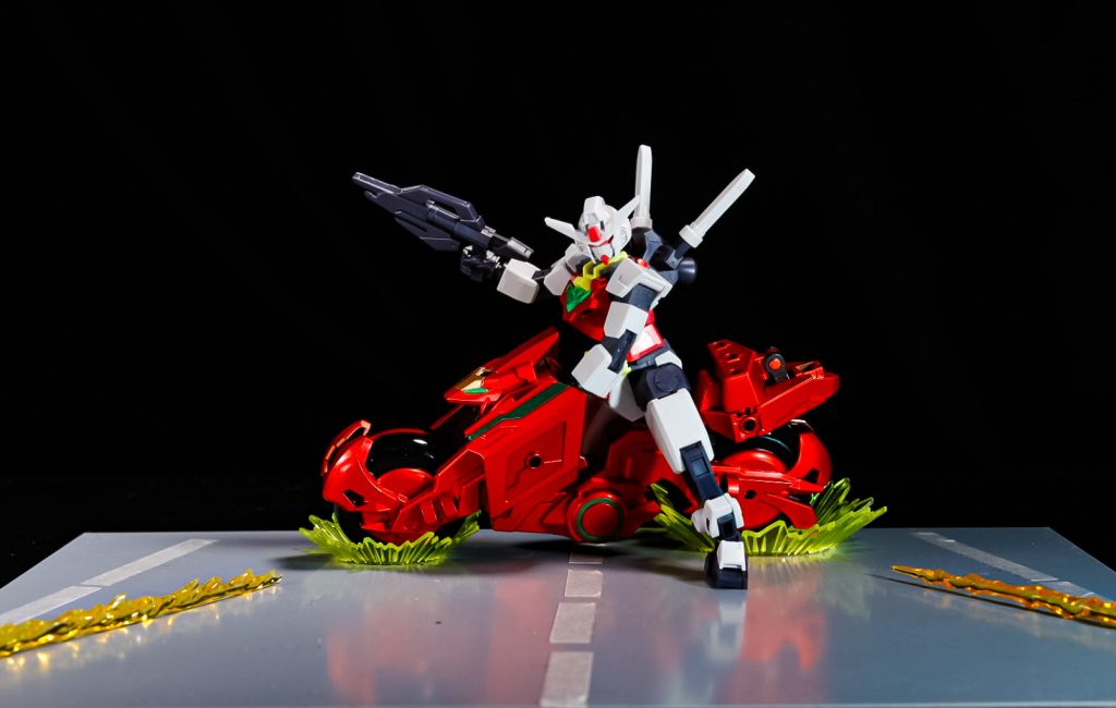 某YouTubeチャンネルで金●風バイクにνガンダム乗せてるヤツを見て何か作れないか見たらSD用トリニティバイクがあったのでこれだ！と思い、勢いで作りました！でSDガンダム載せてみたのですがどうもバイクが目立たないのでコアガンダム君載せてみたらサイズ感もまあまあいい感じだったのでこれでやってみました♪😎👍