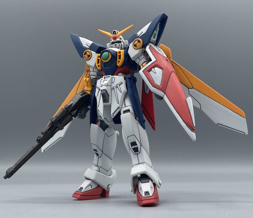 星の王子様　な機体のハズなんですが、劇中での扱いがどうにも散々で、不遇の名機というあだ名がぴったりのウイングガンダム。自分はこのテレビ版のウイングガンダム、かなり好きなんですが^^;　旧キットのため、可動や色分けは大味なキットではありますが、素立ちは結構カッコよく決まる、良いキットだと私は思います。変形して遊べますしね(*^^*)　ウイングガンダムは、その人気からか様々なバリエーションが存在しますが、皆さんはどのウイングガンダムが好きですか？？良かったら、コメント欄で私に教えて下さいね。　最後までご覧いただき、ありがとうございました(*^^*)