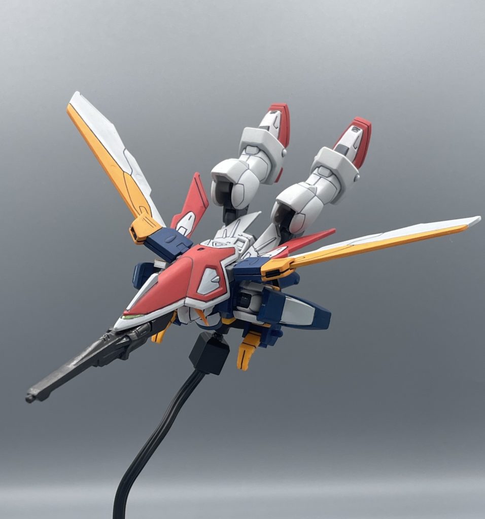 まるで鳥のような戦闘機ですが・・・　旧キットながら、変形が可能でしっかりとバードモードになることが出来ます。劇中での初お披露目は、このバードモードだったんですよね。カッコいい！