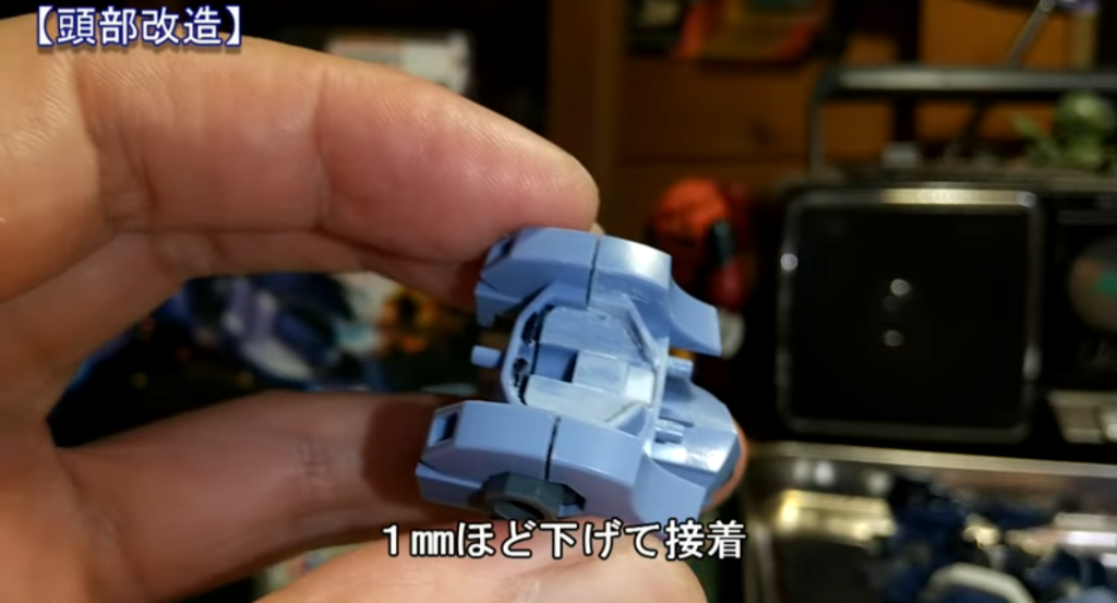 首の固定部分を切り離し、１ミリ下げて接着して頭部の埋没化を行いました