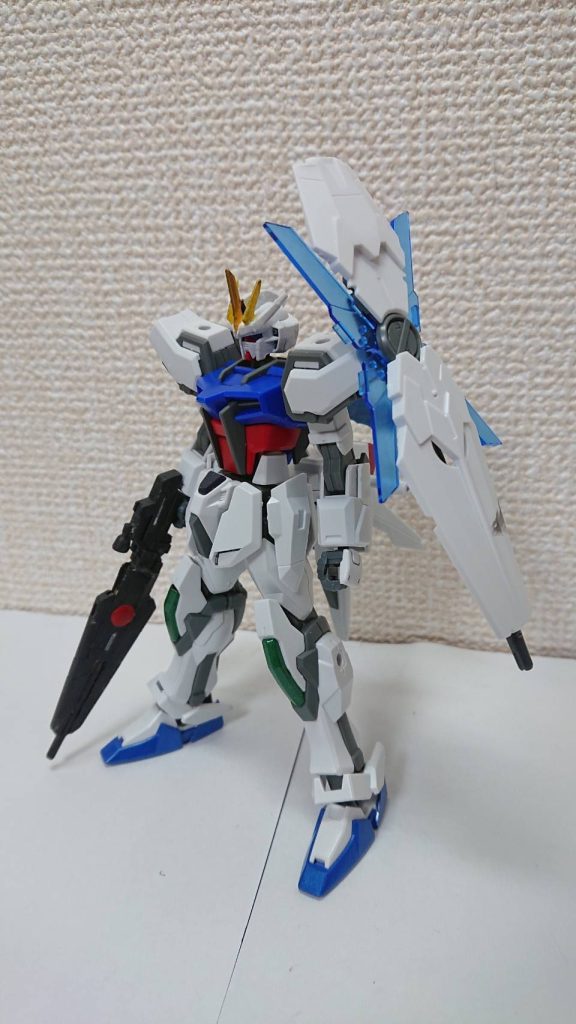 インフィニスガンダムヴェシュタT2第二次エーオンプロテクト大戦終結後、EA社は新たなMS開発のテストベッド機体に長く悩んでいた。その時、過去に廃棄されたインフィニスガンダムの改修プランを思い出した開発者がインフィニスの再生産を提案。過去にインフィニスガンダムを預かった際にコピーしたデータをもとにインフィニスガンダムのデッドコピー機として”インフィニスガンダムT2”が開発される。そしてヴェシュタプランをもとにマイナーアップデートして完成したのがインフィニスガンダムヴェシュタT2だ。T2はtype2の略称である。主な武装は高エネルギービームライフル、コンバットナイフx2、ビームサーベルx2、シールドキャノン、大型ミサイル弾頭x4、バックファイター