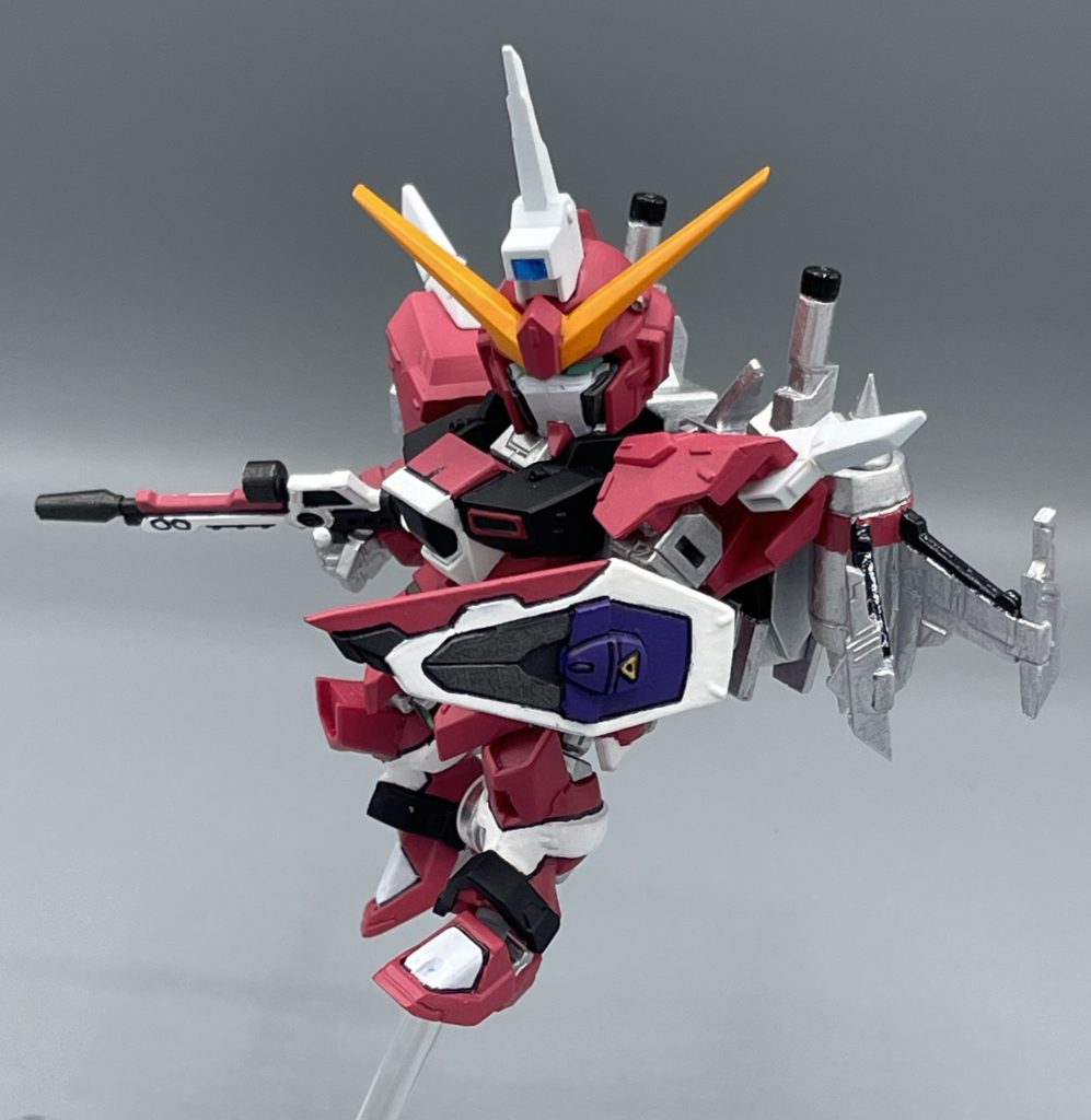 ビームキャリーシールド この盾も真っ黒けの1色成形。クローの射出やビームブーメランのギミックなんて当然のごとく排除されています。そこまで改修する余力は、キャンプラにはありませんでした・・・(-_-;)