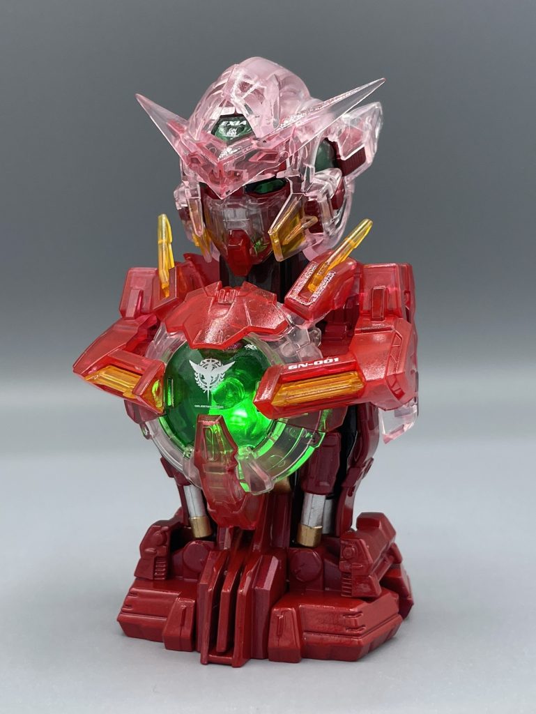 トランザム!! ルミナスユニットという、発光ギミックは更に500円の課金が必要になります(-_-;) この状態にするには、クリア外装+発光ユニットで1,000円必要になります・・・・。