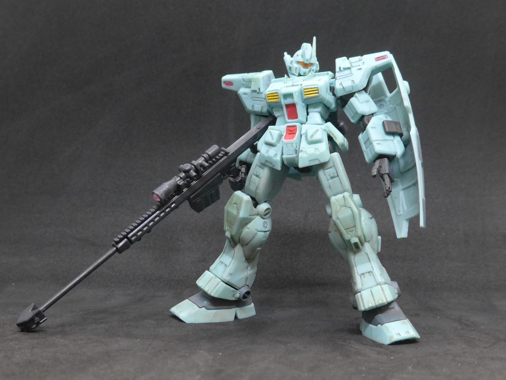 表面は墨入れと類似色の百均化粧品こすりつけ、最後につや消しクリアー吹きました。改造は、頭部アンテナをシャープにしたぐらいです。