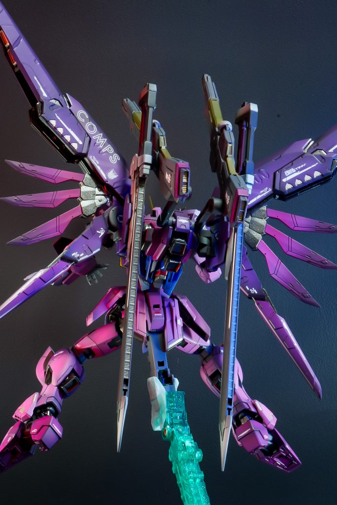 なぜデスティニーと同じ色ではないのか…それはルナマリアがシン大好きだけど、シンには染まらないだろうと思いこのカラーリングに至りました。