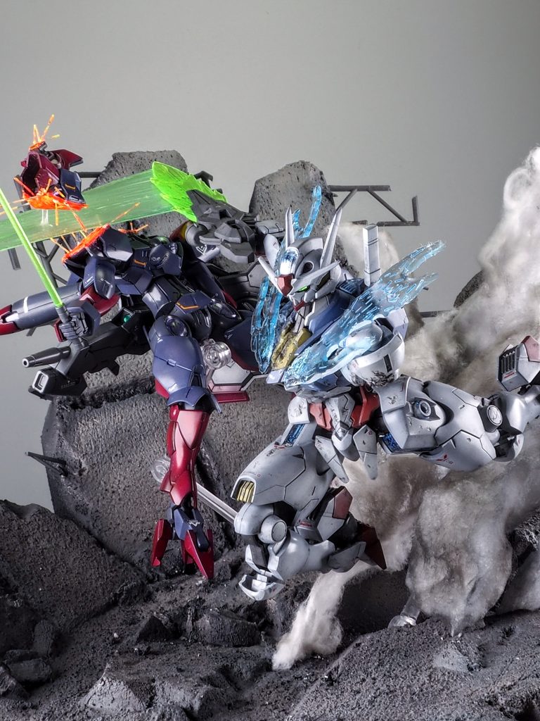 始めはエアリアルがすれ違いざまにペギルペンデの首を飛ばすこのシーンを再現しようと思い製作を開始したのですが、せっかくならバラバラにしたいな(!?)覚醒した時は鳥肌たったな~と考えていたら一連の流れのジオラマを作っていました(gundam-kao5)かなりの手間がかかりましたが自分の今ある技術を出せた作品に仕上がったと思います(gundam-kao6)最後までご覧いただきありがとうございました!