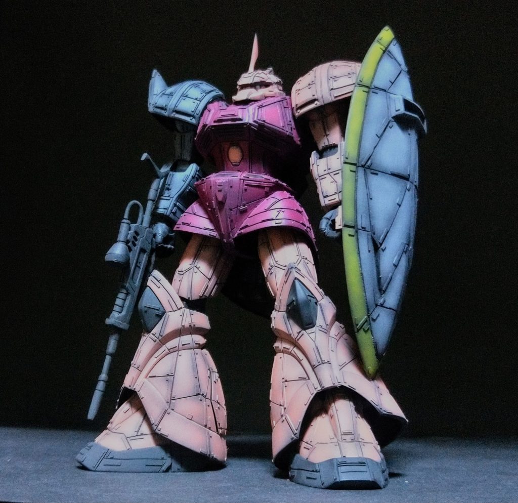 紅組なのでなるべく赤い物で投稿しようと思うのですが、私意外に赤いの作ってないんですよ💦これがまた🤣そこで漫画に登場したア・バオアクー脱出時に応急修理したシャア専用ゲルググで支援します🙏