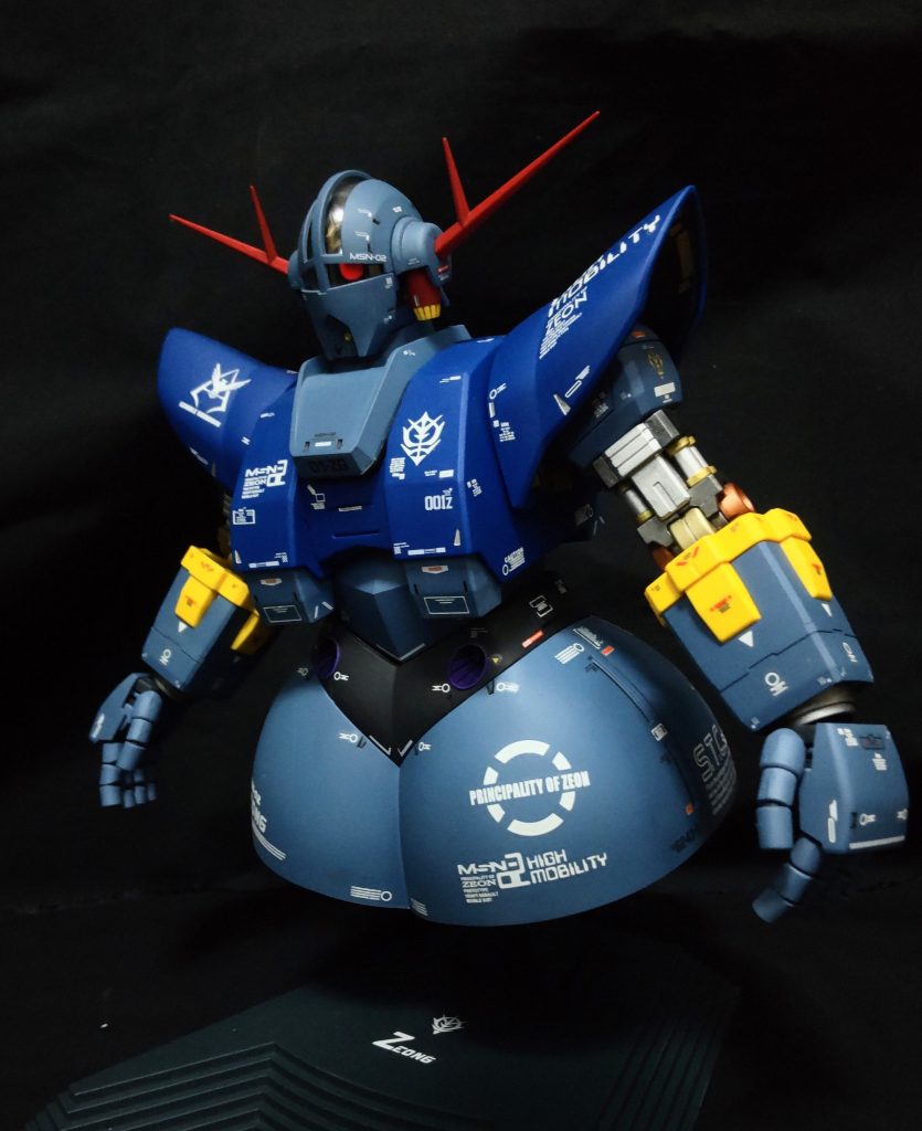 ジオング赤くはないですが😄