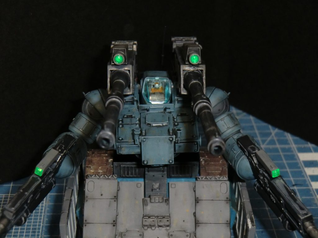 周りをカッチカチに固めてデカい砲を載せるロマン機体　通称「シェルタンク」側面と追加装甲をRX-78仕様のルナチタニウムで覆うことで、標準的なザクマシンガン(120mm)程度なら至近距離でも容易に防げる。なお戦車兵の要望に「正面からMSと殴り合える」が含まれる。