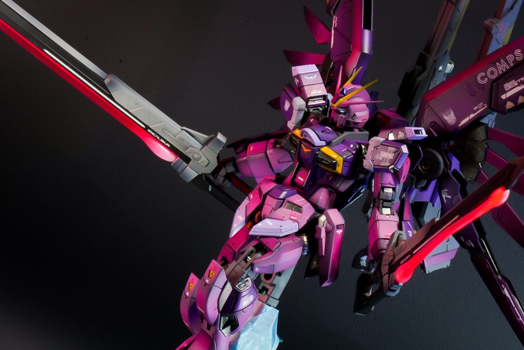 もしデスティニーインパルスなら、ギャンを圧倒してたかバッテリーがすぐ切れてたか…いや…ギャンの方が性能上なのかな💦ルナはこんなポーズ取らなそう…