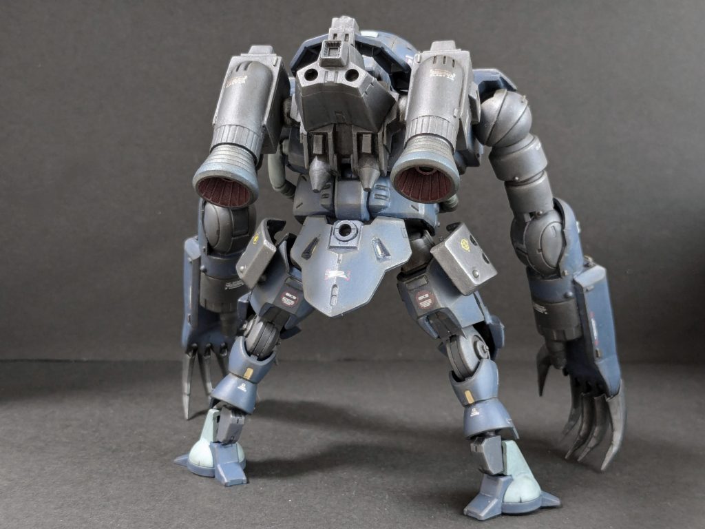 【背面】バーニアはドデカく。高速で突っ込んでクローで一閃という感じです。