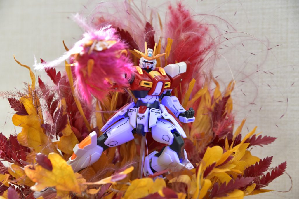 プラモ自体は墨入れ、デカール、エアブラシによる炎の反射色付け、ピンバイスで穴あけ後に金具取付、つやありコーティング2回塗りを施しました。