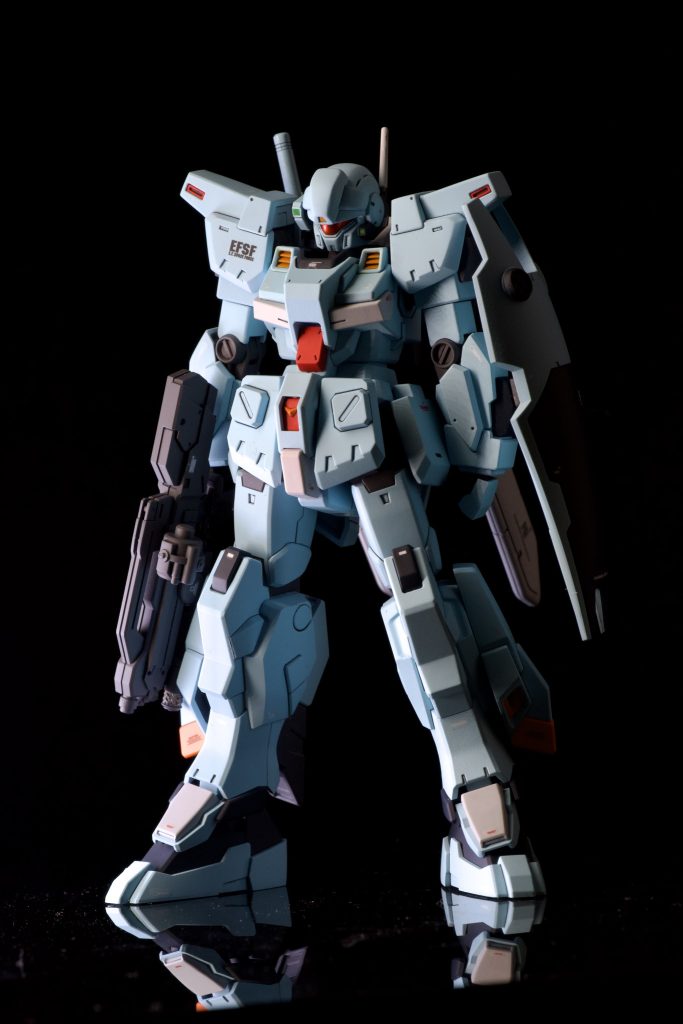 ジーライン・スタンダードアーマーを軸に、ジムカスタムのパーツを各所に散りばめ、頭部はジェスタの頭部を使用したミキシング機体です。