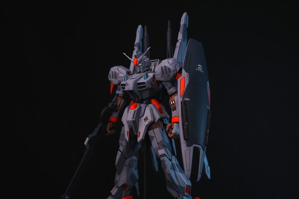 カラーはガイアカラーのエルガイムシリーズを使用し、エルガイムMk-Ⅱの配色にスプリッター(スプリンター)迷彩を組み合わせてみました。