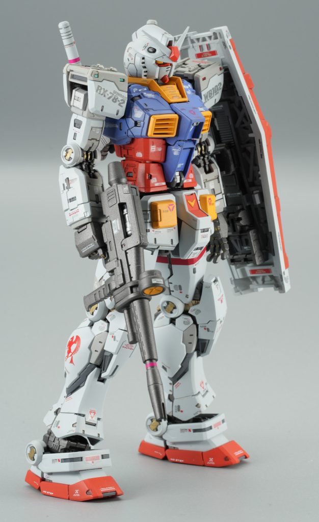 デカールは、ガンダムver3.0以外にも色々余り物中心に利用しました。写真だと分かりにくいですが全塗装してます。仕上げにつや消し吹いてます。