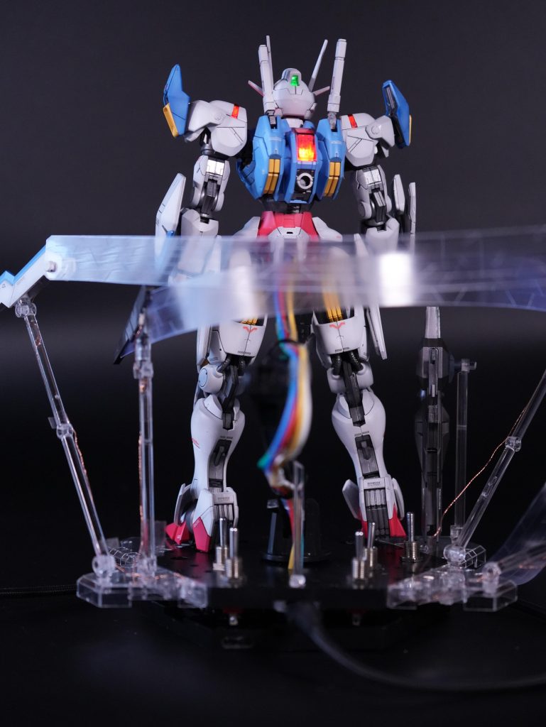 電源はUSB-Cです。スイッチはモノアイと赤、青、緑、飛び回ってる盾？となります。 