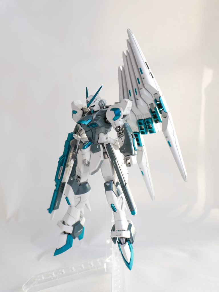 本当はもう少し胸の色をベージュくらいに薄くするつもりが、案外濃くなってしまいました。でもまあ、これはこれでかっこいいから良いか…ということで。