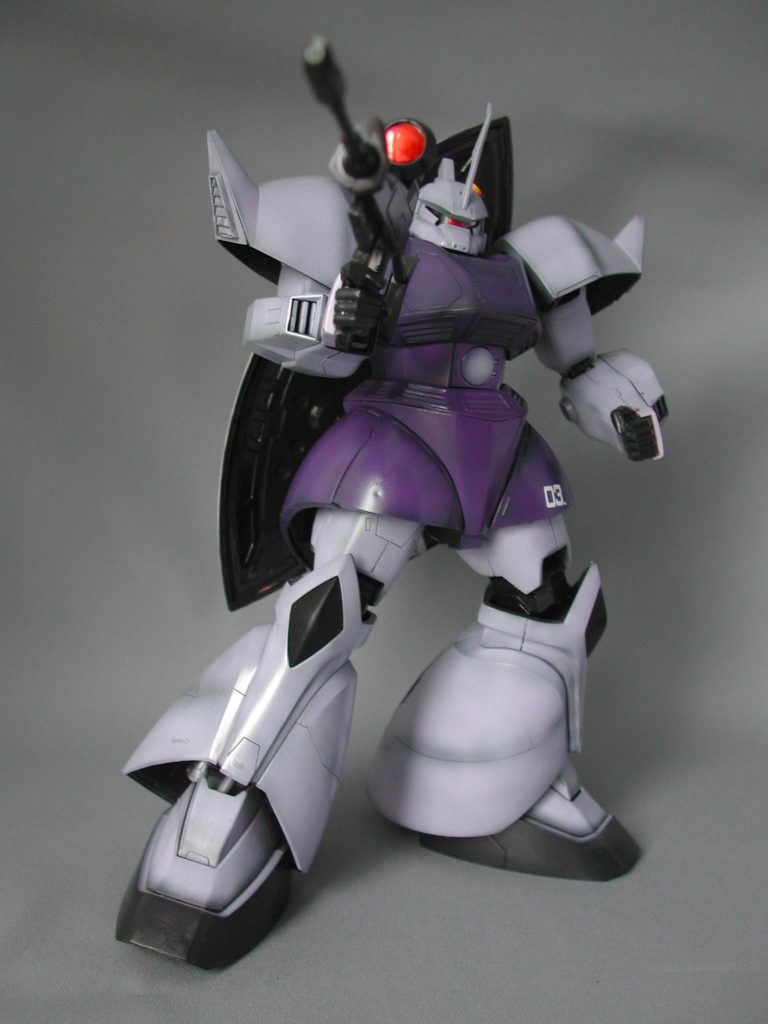 ＹＭＳ－１４。リンダ・ザクロイド中尉専用ゲルググ。識別番号は03。ラベンダーとパープルのツートンカラー。射撃に絶対の自信を持ち、接近戦になる前に相手を仕留めるのが矜持。まお大佐の射撃の下手さには呆れているが、模擬戦で自分の射撃を食いくぐり肉薄してくるので、大佐の格闘能力は高く評価している。ザク２Ｆ型⇒ゲルググＡ型⇒ゲルググＢ型⇒バウ⇒ザク３改と機体を乗り継いでいく。ちなみにまお艦隊所属の６人の女性パイロットはシャアとガルマの同期である。