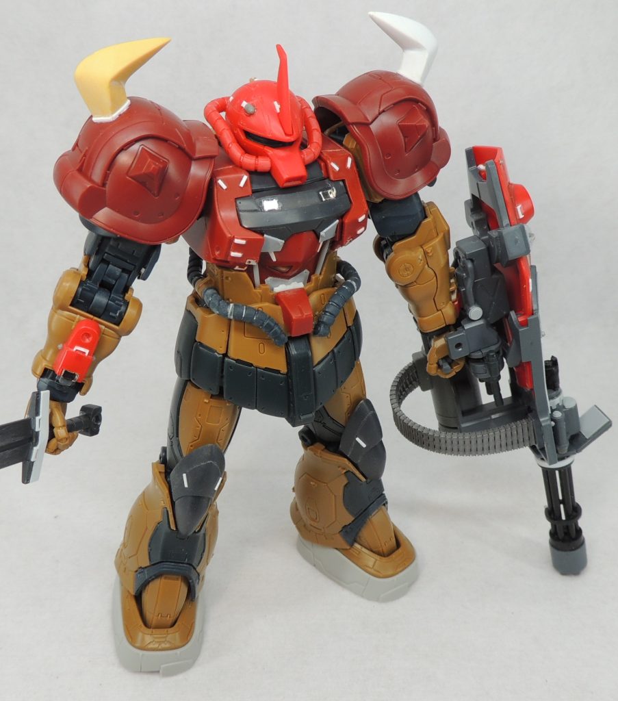 両肩の大スパイクは、ブラ板の積層で1個作り、おゆまるとエポパテで複製しました。小スパイクは好みでピラミッド型?のままとしています。シリコーンゴム&キャストによる複製は部品の精度が高いですが、今回は時短を意識したため、おゆまるによる簡易複製としました。