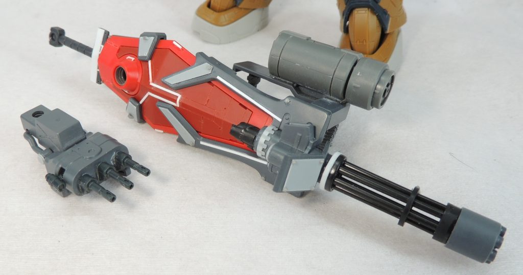 ガトリング・シールドは、「リトルアーモリーのМ134ミニガンタイプ(設置型)」及び「HG1/144デ三トレーナー用拡張パーツセット」から製作しています。ガトリング砲の砲身の間に隙間ができるのが嬉しい!