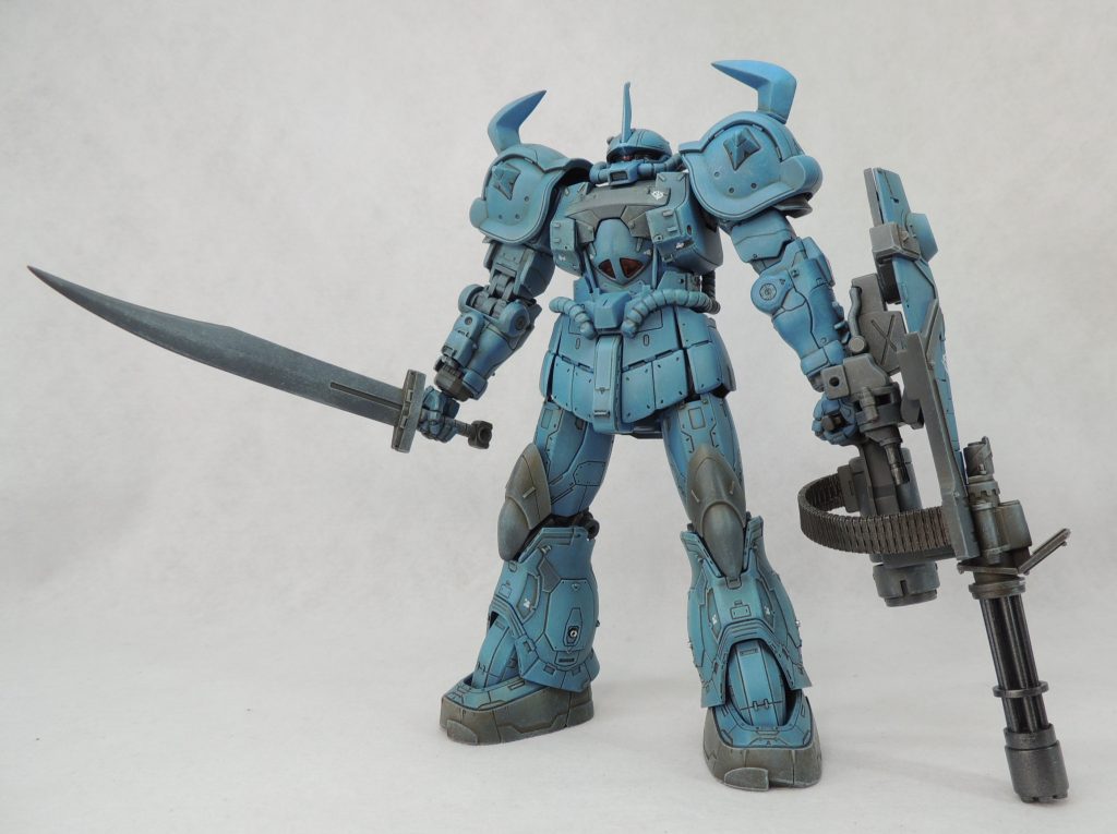 武装は、ヒート・サーベル・3連装35mmガトリング砲、ガトリング・シールドです。3連想35mmガトリング砲の銃口は、ソラリ機のシールドの銃口を移植して雰囲気を変えてみました。