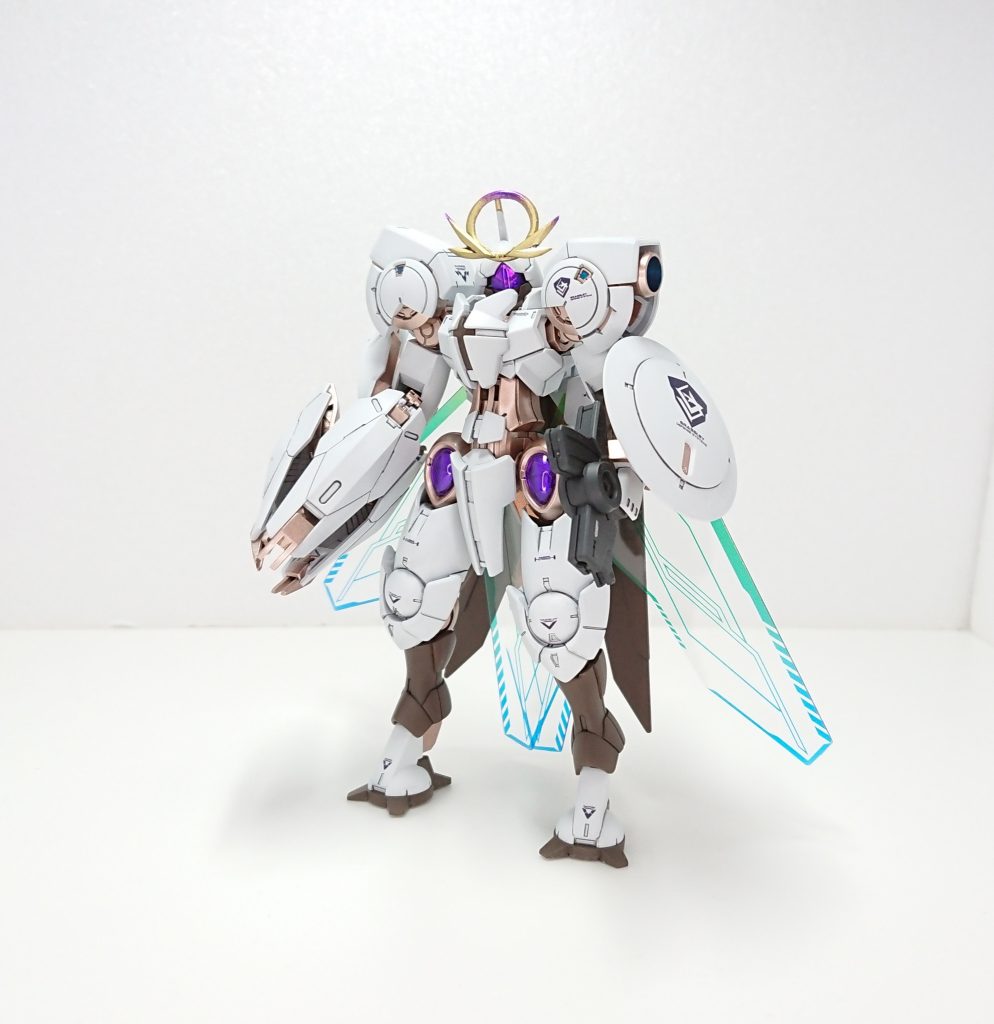 正面おでこの輪っかは天使の輪イメージなんですがなんか兜の前立みたいですね。