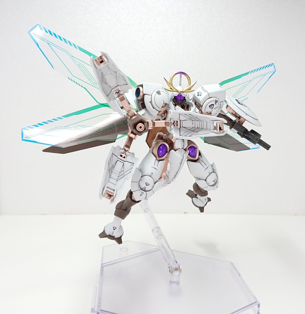 デビルハンド悪魔の時から巨大だった右腕がそのまま聖なる力を宿したという設定の腕、中央の砲口から威力の高いビームを放つ他サーベル刃を形成することができる、あと握力が凄い。