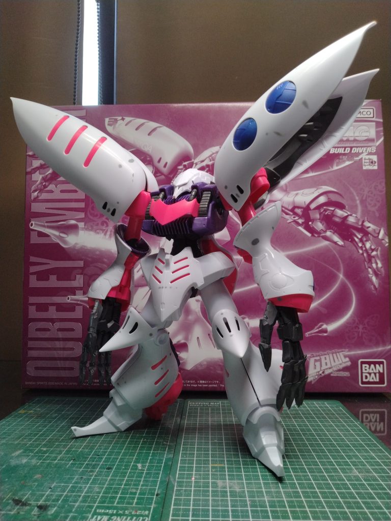 素組。グロスインジェクションの成形色を生かそうか迷いましたが、塗装しました。ヒケもあったのですが、つるつるの成形色にペーパー掛けるの躊躇しましたね…上半身重い・ヒールの足、なのに安定して立ちます!ありがとうございました!