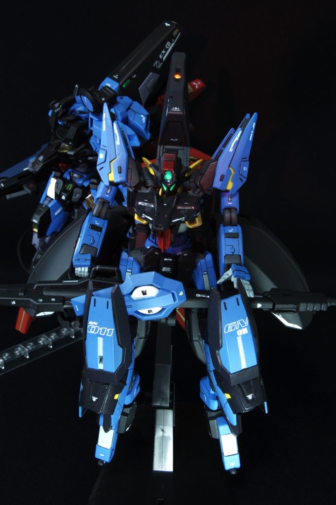 使ってる色が同じなので2体で1セットの兄弟機っぽくも見えますね