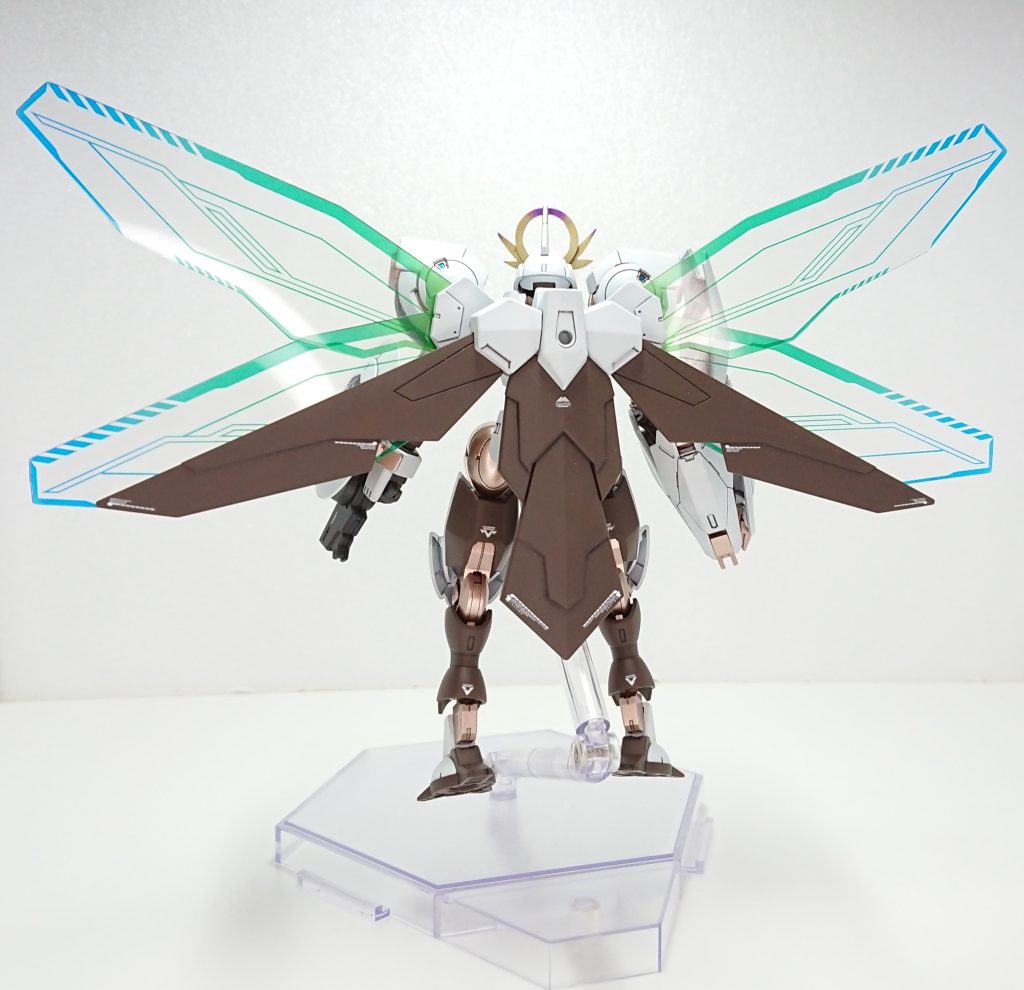 背面(収納時+展開時)甲虫の前羽モチーフのバックパックはジャスティスナイトのマント(?)を使用してます、サイバーエフェクトの羽は組む際分解できるようにしたつもりでしたがなんか外れなくなってしまったので完全に畳めなくなってしまいました・・・。