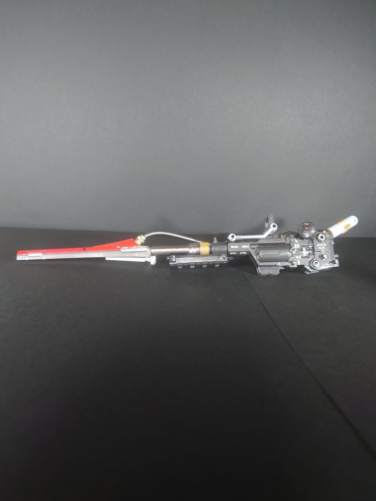 試作型ハイパーメガバズーカランチャーというコンセプトでジャンクパーツから組み上げました。