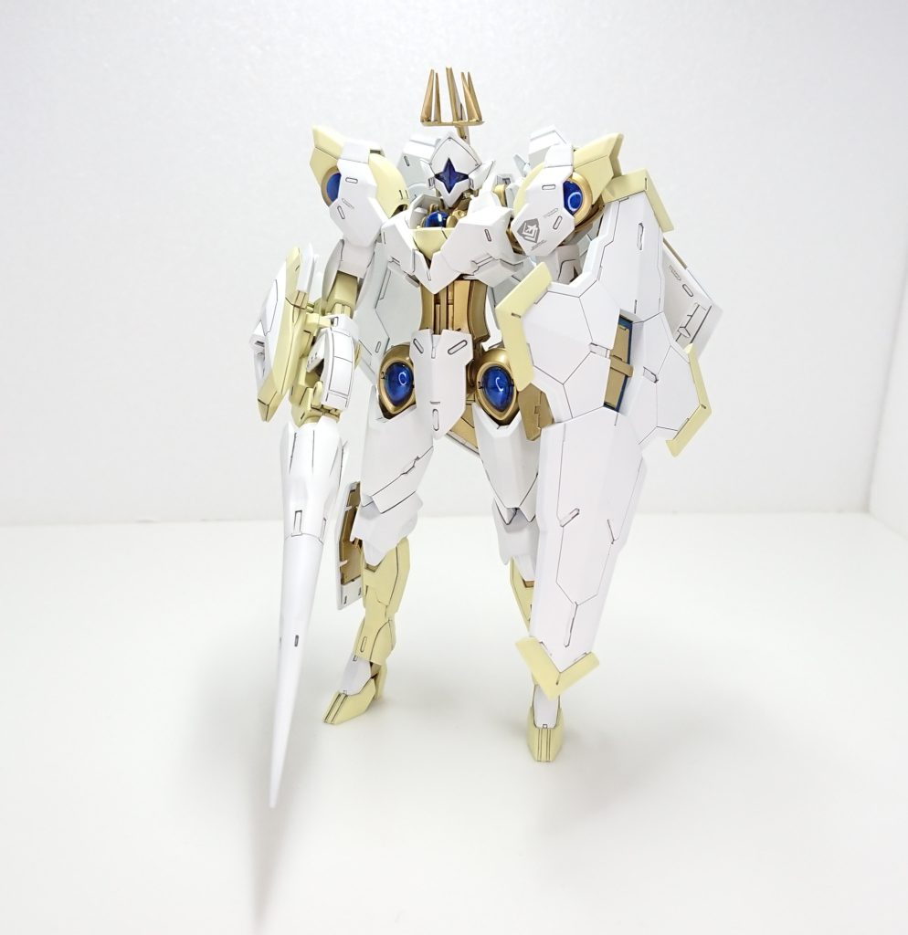 正面ブレードアンテナに天使の輪イメージの装飾を付けたんですが角生やし過ぎて王冠みたいになってしまいました、別にキングじゃないです。