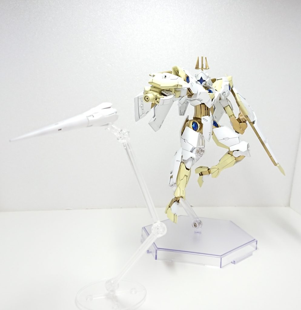 ショットランサー射出基本的には槍として近接戦で使用するが一度きりであるもののランス部を射出することができる。元武装はワイヤーで接続されてましたがこちらは一度撃ったらなくなります。