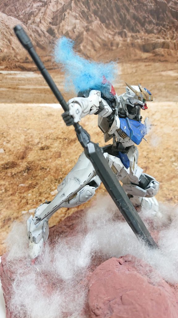 別方向から。青い炎は最初は透明プラ板で作ろうかと思いましたが、こっちで作って正解でした。まぁまぁそれっぽくなりました。色々反省点があるジオラマでしたが、製作とても楽しかったのでまたいつかジオラマ作りたいと思います!次回は「100作品記念第二弾」です!お楽しみに~