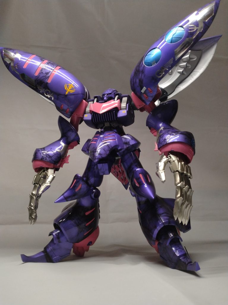 大理石+パープル部とピンク部は光沢研ぎ出し。内部フレーム(ほとんど見えない…)は半光沢。胴体の紫はGXメタルパープルを艶消し仕上げ。手はガイアのスターブライトシャンパンゴールド、ひんやりとした感じのいい色ですね。光沢塗装は苦手なのですが、頑張ってみました。キャンディというほどピカピカではないですが、満足です。胴体のメタルパープル艶消しが、写真ではわかりずらいですが落ち着いた雰囲気で好きです。次回はマットキャンディに挑戦。