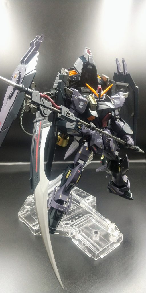 所どころ溝にゴールドを流し込みました。 