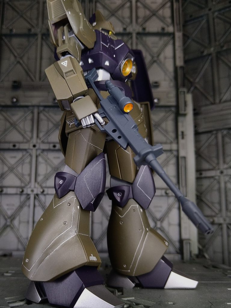 足ものっぺりしていたので少しスジ彫りなどでにぎやかに。相変わらずスジ彫り下手くそです。