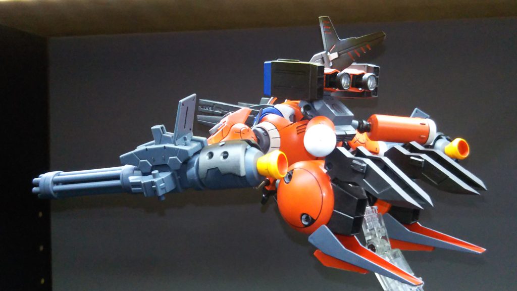 飛行形態を後ろから。ビームキャノンや脚部の可動域が大きかったので、副次的に出来た形態です。当初は考えていませんでしたw他のオリジナル機体もやろうとしたけど出来なかったり、そのつもりが無くても出来てしまったりと色々あるので、作ってみないとわからない面白さが有りますね。まぁ素材がダメになる可能性も捨てきれませんが。