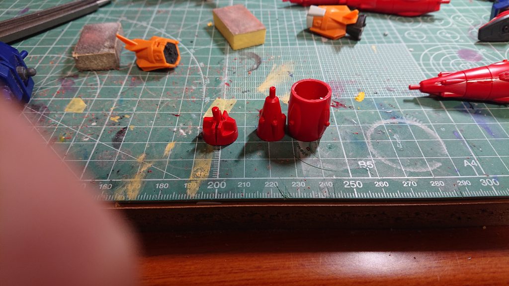 元のドラグーンの切り分けた状態。これをどうするか思考してました。