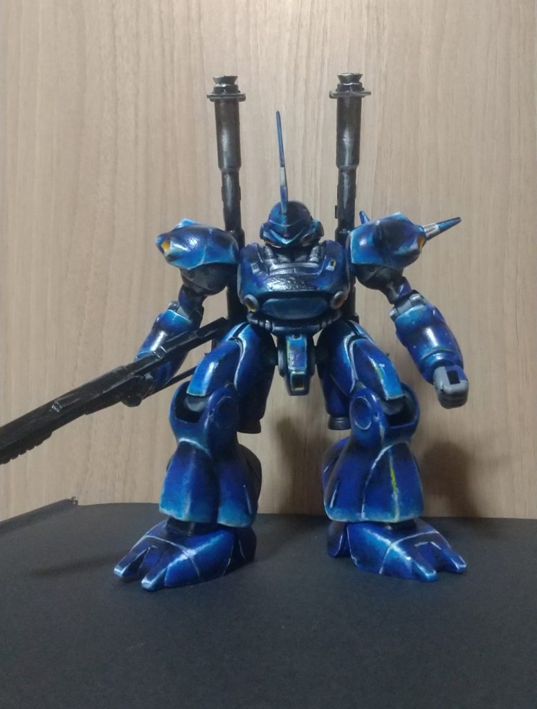 胴を伸ばしたり股関節詰めたりしようか考えてたんですけど、作ってるうちにこれはこれでありか…?と思うようになった結果加工無しです。旧キット作るときこのパターン結構多いんですよね