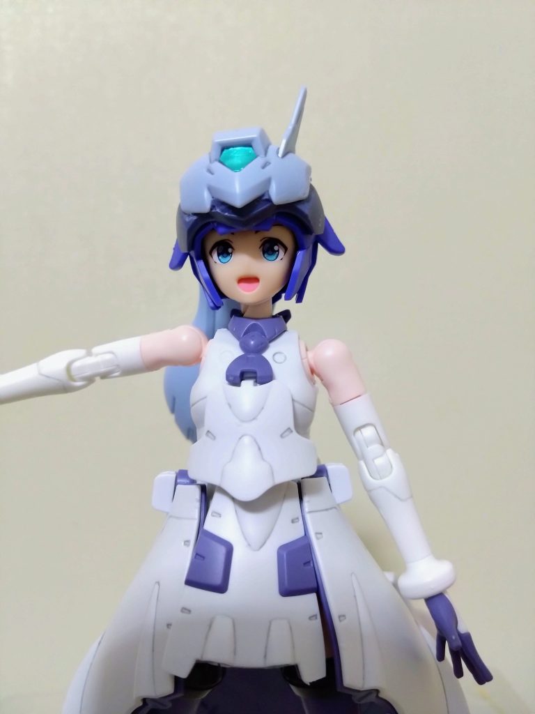 まずは正面アップ。頭はアチェルビーの青い奴の頭をベースにモビルドール・サラのパーツ付けています。顔は30MSのやつですね