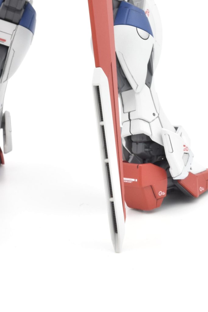 翼の先端にあるホワイトパーツのスラスター内部はグレーで塗装しています。さらに気になる方は、私が運営するブログ記事からご覧ください。最後までお読みいただきありがとうございました!