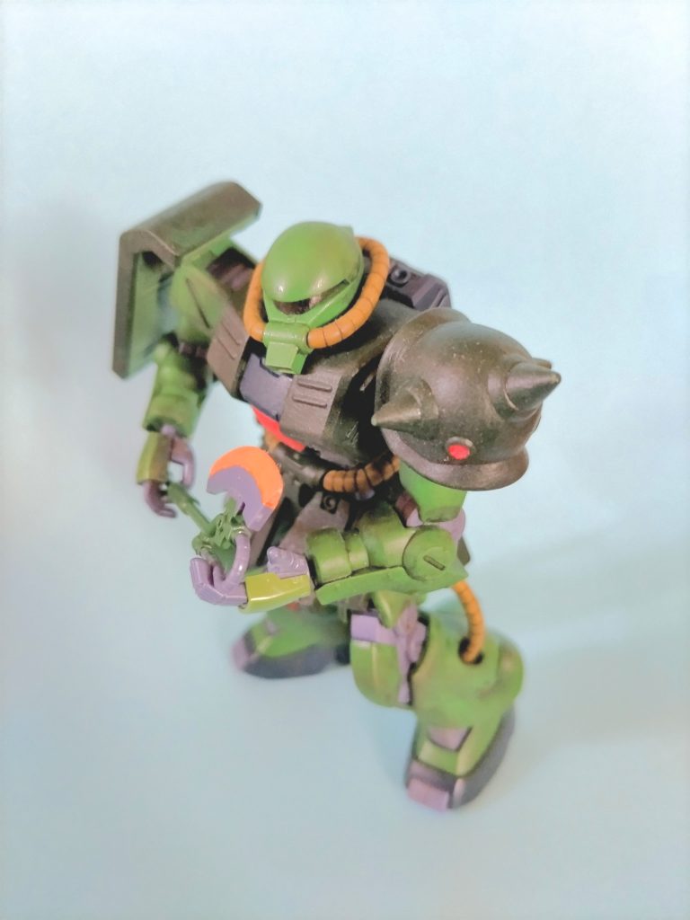 ホバー移動するのはどうかと思うドムのでっかい足の特権じゃなかったの??ザクII改は熱核ホバージェットエンジン搭載してるの??