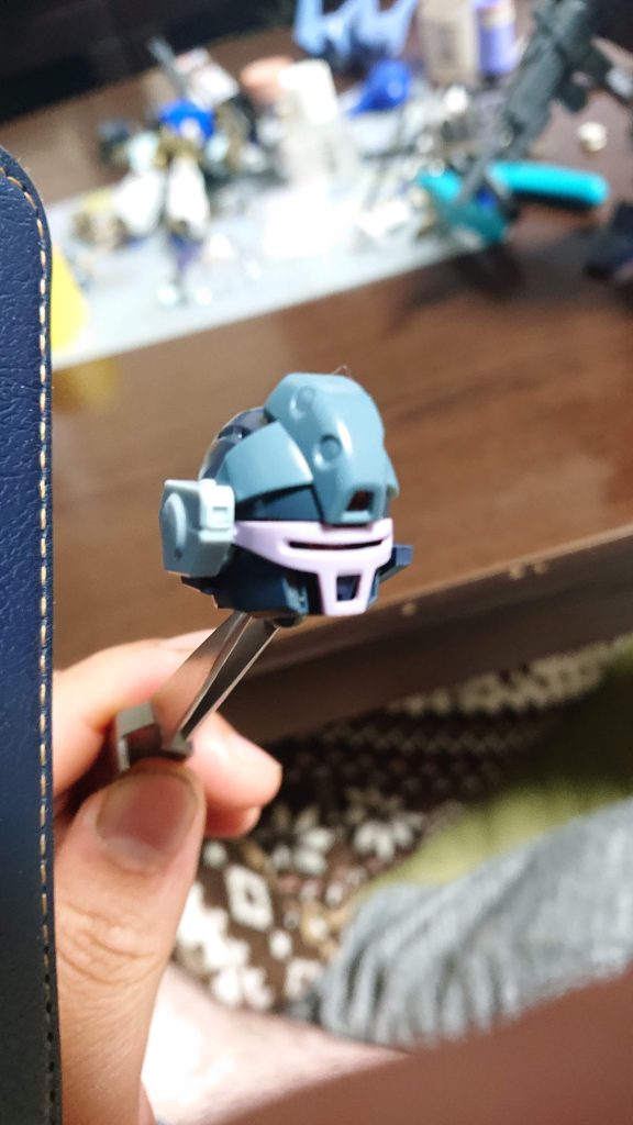 ヘッドはHGジム・インターセプトカスタムのフェイスマスク部分を逆にしてつけるとナイトシーカー風にW