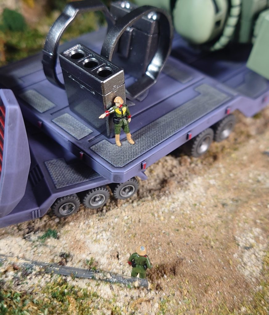 少尉、この先の道路状況は大丈夫か！？今伍長が見に行ってるっすよ〜！    