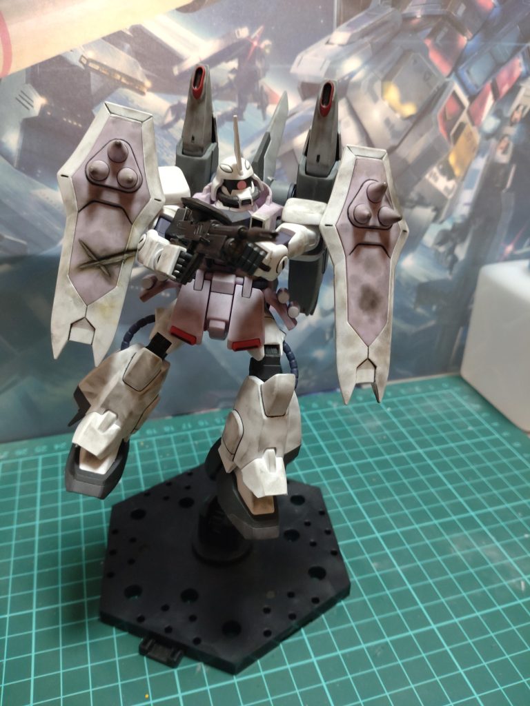 シールドを構えつつ射撃