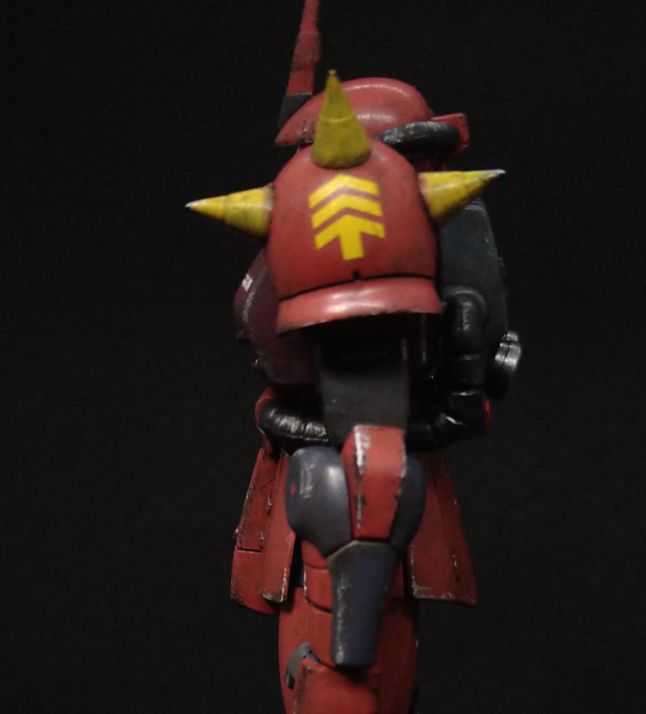 特徴的な左肩スパイクアーマー。トゲはビルダーズパーツに置き換え。黄色を再現するのに苦労しました。