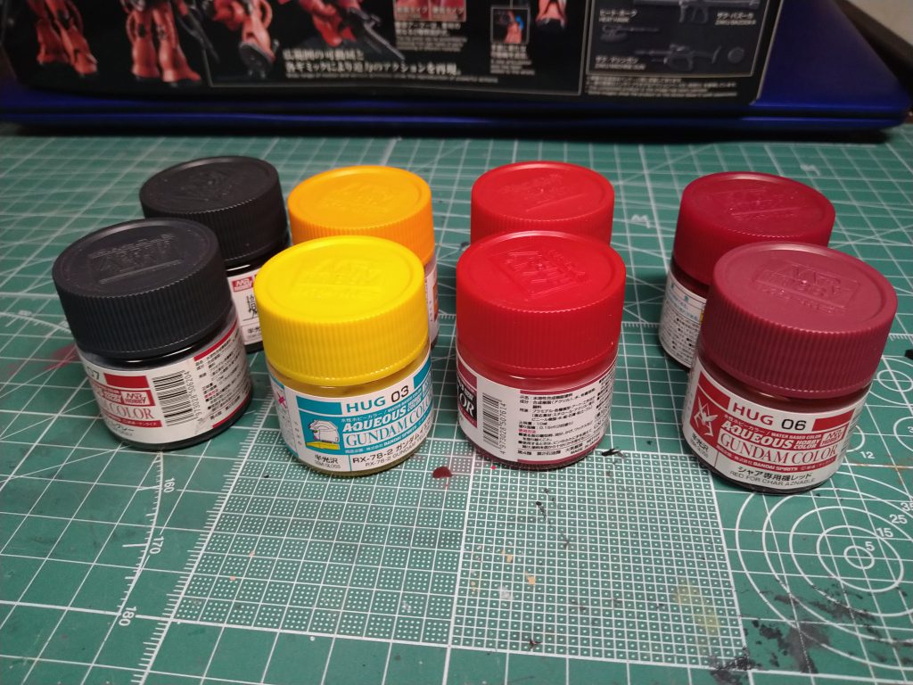 ↑今回、機体色に使用した水性ホビーカラー。水性ガンダムカラーが役立ってます(笑)