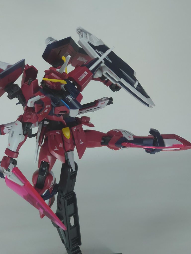 最後はアクションポーズで実は普段あまりSEED関連の機体を作る事がなかったのですが、今回作る機会が出来てなかなか楽しかったです!色々ポーズが決まるのも弄ってて面白かったですね😄最後までご覧頂き、ありがとうございました!!