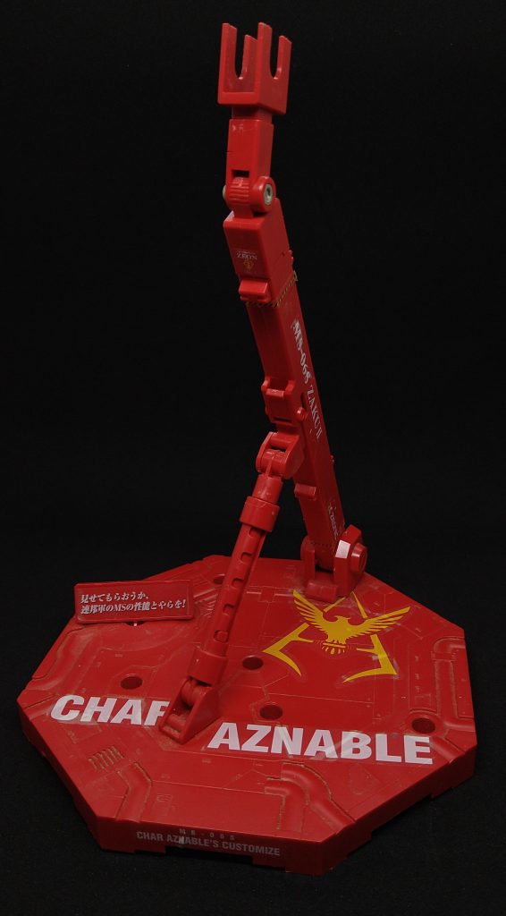 まずは本題のアクションベース1を。当時通っていたトイザらスで購入したもの。確かお供のRGシャアザク購入時に一緒に購入。今ほど技術も無にもない時なので、シールのよれが目立ちますね(汗)